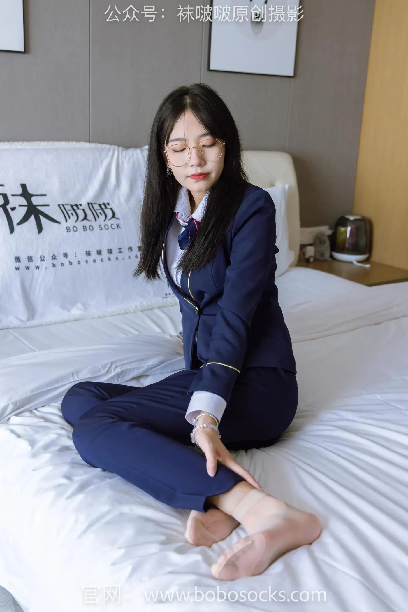[BoBoSocks袜啵啵]NO.139 小甜豆-高跟鞋、短肉丝、空姐制服 [140P]插图2
